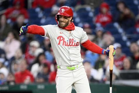 Bryce Harper hears boos at Nationals Park. His three hits help the .